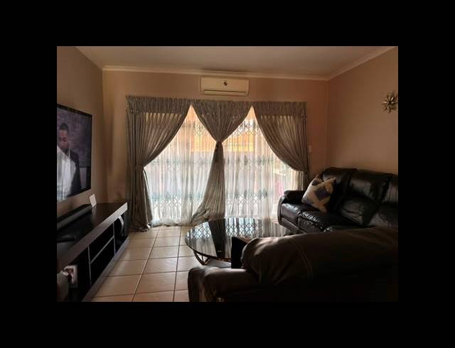 3 BEDROOM APARTMENT FOR SALE IN WATERVAL EAST